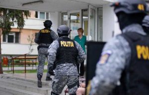 Mascaţii, la uşa uneia dintre firmele vizate