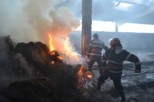 Sute de baloţi s-au făcut scrum