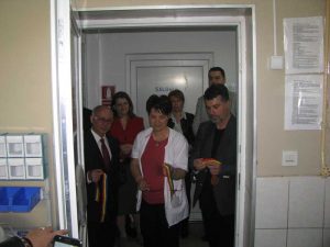 Tăierea tradiţionalei panglici tricolore