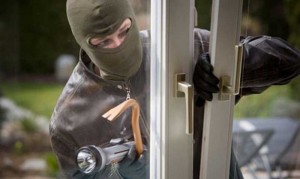 Fereastra întredeschisă, atracţie pentru spărgători – Ziarul Argeşul - ediţia online Fereastra întredeschisă, atracţie pentru spărgători