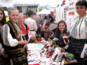 Mozaic ţesut de elevii Şcolii Populare de Arte