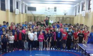 Elevii piteşteni vor performanţă în tenisul de masă