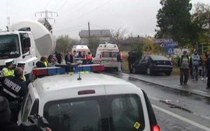 Viteza şi şoseaua udă au stat la baza celor două accidente rutiere