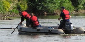 Căutări în râu la Oeşti – Ziarul Argeşul - ediţia online Căutări în râu la Oeşti