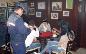 Elevii au schimbat sala de clasă cu barul – Ziarul Argeşul - ediţia online Elevii au schimbat sala de clasă cu barul