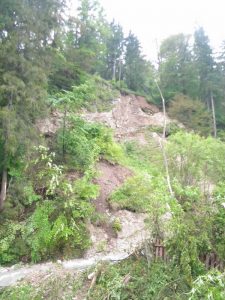 Alunecare de teren la Dâmbovicioara