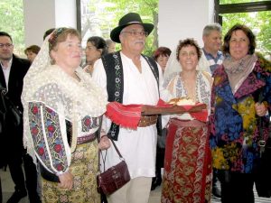 Oaspeţii, primiţi cu pâine şi sare