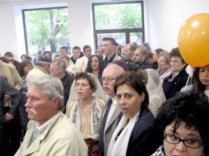 La inaugurare, lume câtă frunză şi iarbă