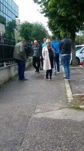 Soţia şi prietenii, în faţa Parchetului Piteşti