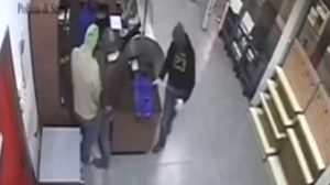 Momentul furtului, surprins de camerele video