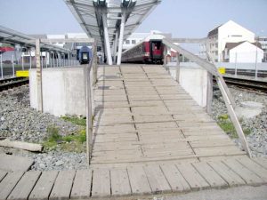 Rampă de acces dificil de folosit