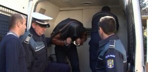 Suspectul, reţinut de anchetatori