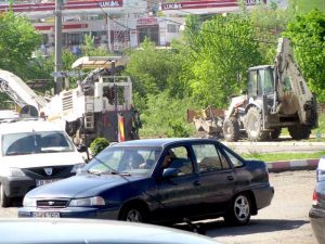 Utilajele aşteaptă să fie repornite şi puse la treabă