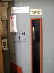 Liftul mai poate duce-n spate o persoană...