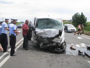 MortalAutostrada09 – Ziarul Argeşul - ediţia online Şoferul dubiţei a scăpat teafăr