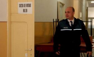 Poliţiştii vor supraveghea secţiile de votare