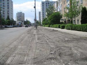 Intrarea în cartier, arată de utilaje