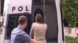 Octogenară din Craiova, prădată de două argeşence