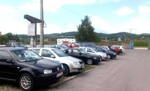 Târg de maşini neautorizat la Curtea de Argeş