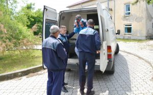 Octogenară atacată de nepot