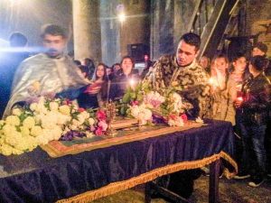 Preoţii, la sfinţirea florilor în Vinerea Mare – Ziarul Argeşul - ediţia online Preoţii, la sfinţirea florilor în Vinerea Mare