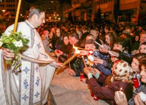 După ce au luat Lumină, mulţi piteşteni au plecat grabnic acasă – Ziarul Argeşul - ediţia online După ce au luat Lumină, mulţi piteşteni au plecat grabnic acasă