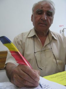 Bunicul şi pana sa tricoloră