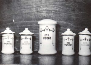 Recipiente decorate cu diverse motive