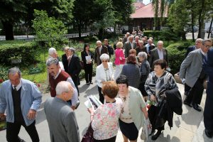 revedere02 – Ziarul Argeşul - ediţia online Foştii elevi s-au întâlnit după 55 de ani