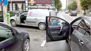 Angajatul "Telekom" verifică daunele