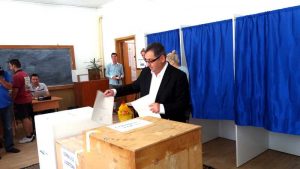 2016 ALEGERI LOCALE1 – Ziarul Argeşul - ediţia online Cătălin Bulf votează