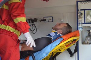 Şoferul, preluat de ambulanţă – Ziarul Argeşul - ediţia online Şoferul, preluat de ambulanţă