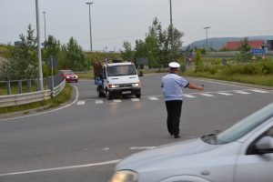 Microbuze cu călători, verificate de poliţişti