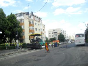 Prea puţini muncitori pentru un bulevard atât de mare