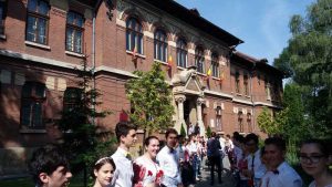 Elevi pe post de gazde