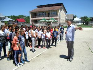 Mihai Miloiu, explicând cum trebuie acţionat 