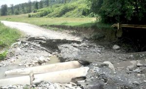 Podul distrus de viitură