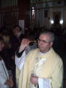Tristeţe la biserica romano-catolică: preotul catolic Iosif Cobzaru şi-a anunţat retragerea
