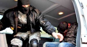 Complice la furt, prins după nouă luni