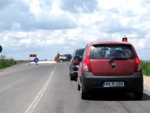 StefanestiPodLucru02 – Ziarul Argeşul - ediţia online Circulaţia vehiculelor, dirijată de semafor