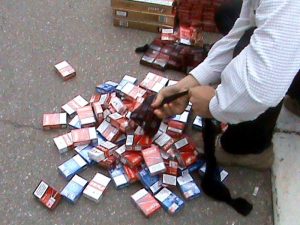 Anchetaţi pentru contrabandă cu ţigări