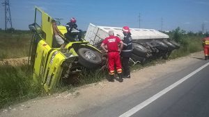 Tirul, răsturnat pe şanţ