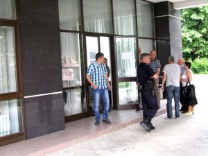 Procesul de vot nu a fost perturbat la secţia de la Ana IMEP – Ziarul Argeşul - ediţia online Procesul de vot nu a fost perturbat la secţia de la Ana IMEP