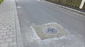 Recent asfaltată, strada a cedat. Bine că s-a reparat...