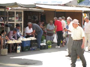 Chiar în Piaţa Ceair - tarabe improvizate