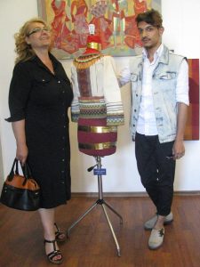 Costel şi mama adoptivă