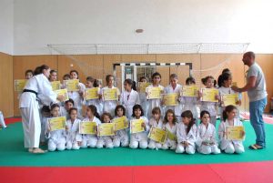  Elevii, interesaţi de judo