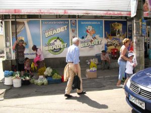 Lapte şi ouă "proaspete", direct de pe trotuar