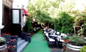 Pe terase, rezervările au fost făcute cu zile bune în urmă – Ziarul Argeşul - ediţia online Pe terase, rezervările au fost făcute cu zile bune în urmă