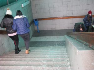 Aşa nu! Treptele de la pasaj – Ziarul Argeşul - ediţia online